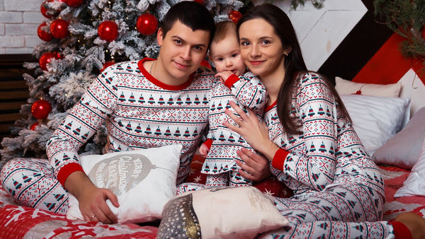 Pourquoi le pyjama de Noël familial est devenu le cadeau préféré des familles ?