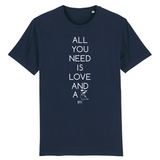 T-Shirt - All you need is Love and a Dog - Unisexe - Coton Bio - Cadeau Original - Cadeau Personnalisable - Cadeaux-Positifs.com -XS-Marine-